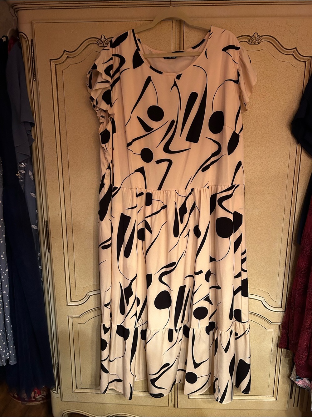 BloomChic 28 Cream Maxi Dress with Black Abstract Print